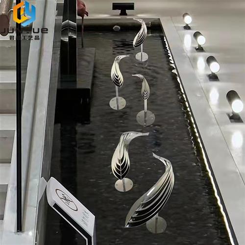 户外不锈钢小鱼摆件镜面动物雕塑水池装饰售楼处水景金属鱼工艺品