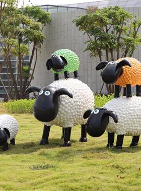户外彩色绿植小羊摆件卡通玻璃钢卷毛羊雕塑幼儿园售楼部地产装饰