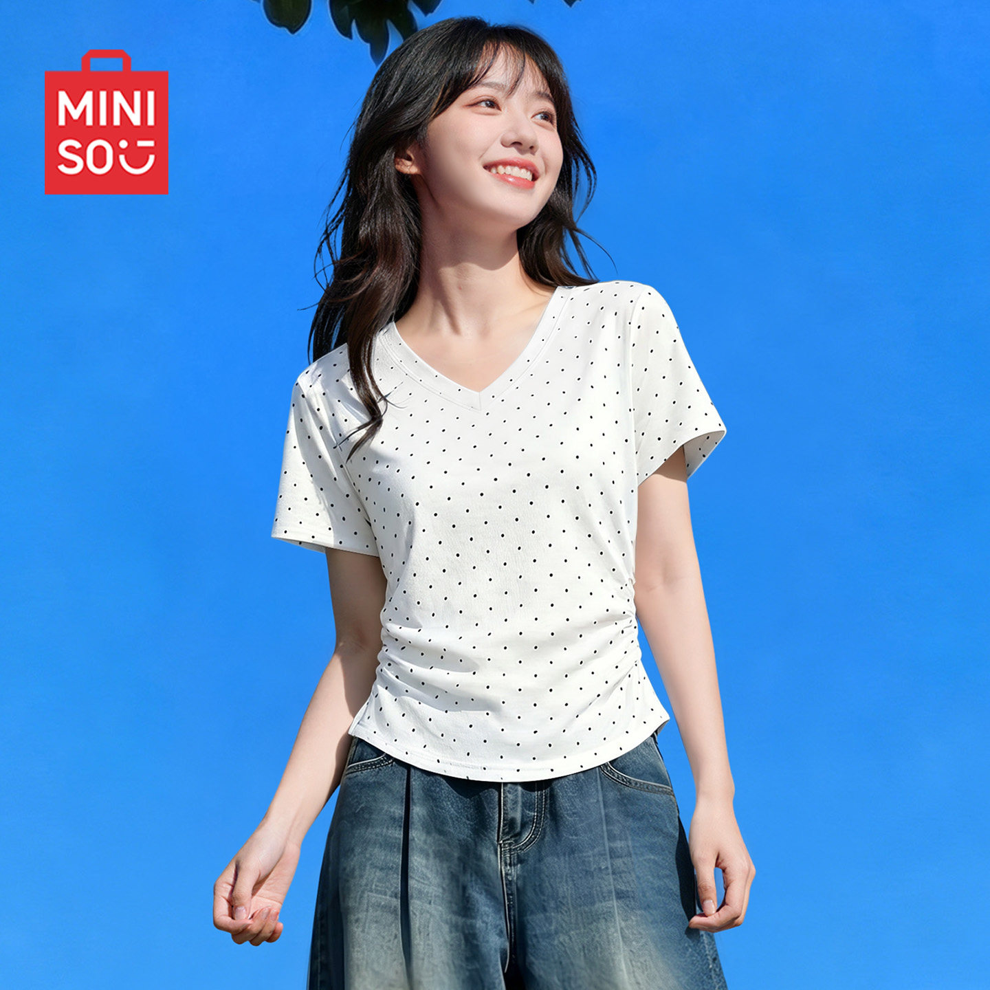 名创优品波点v领抽褶短袖T恤女