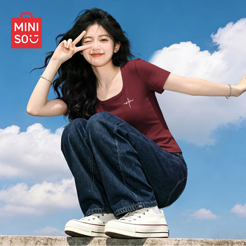名创优品方领显瘦正肩短袖T恤女