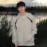 浅灰色