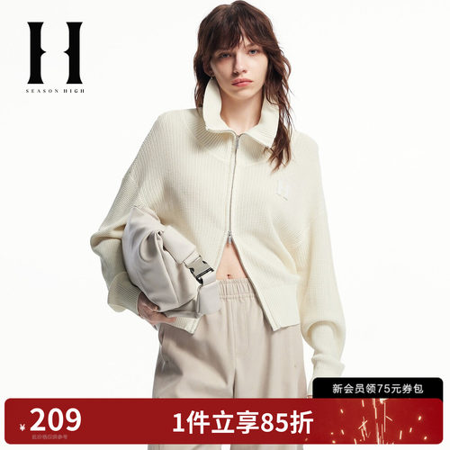 双拉链门襟；高领领型；单侧logo