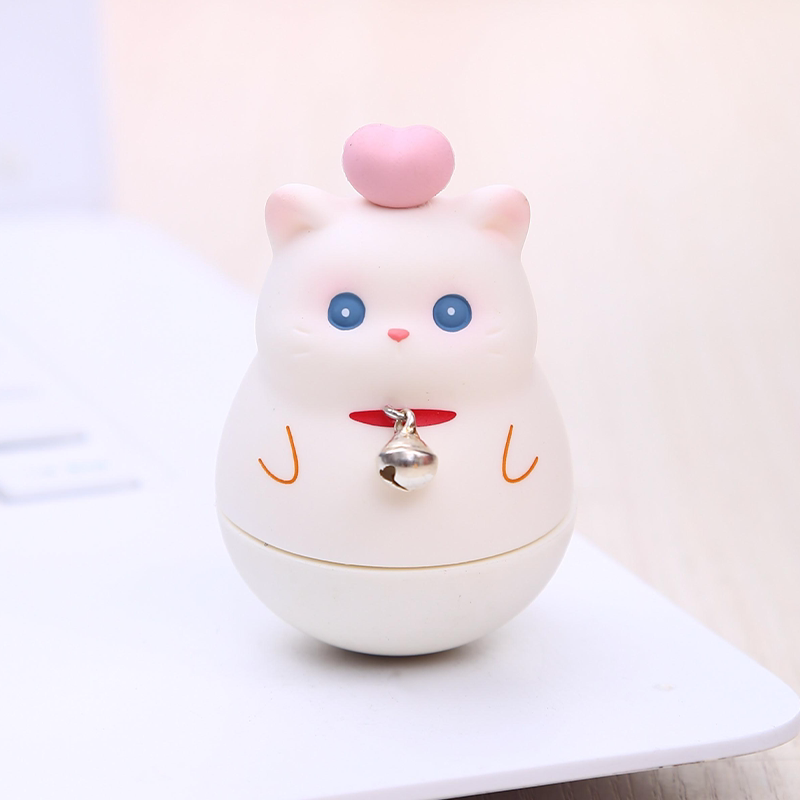 办公室桌面猫咪不倒翁摆件治愈系图片