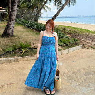 显瘦氛围感露背吊带连衣裙海边度假碎花长裙 微胖大码 QDD STUDIO