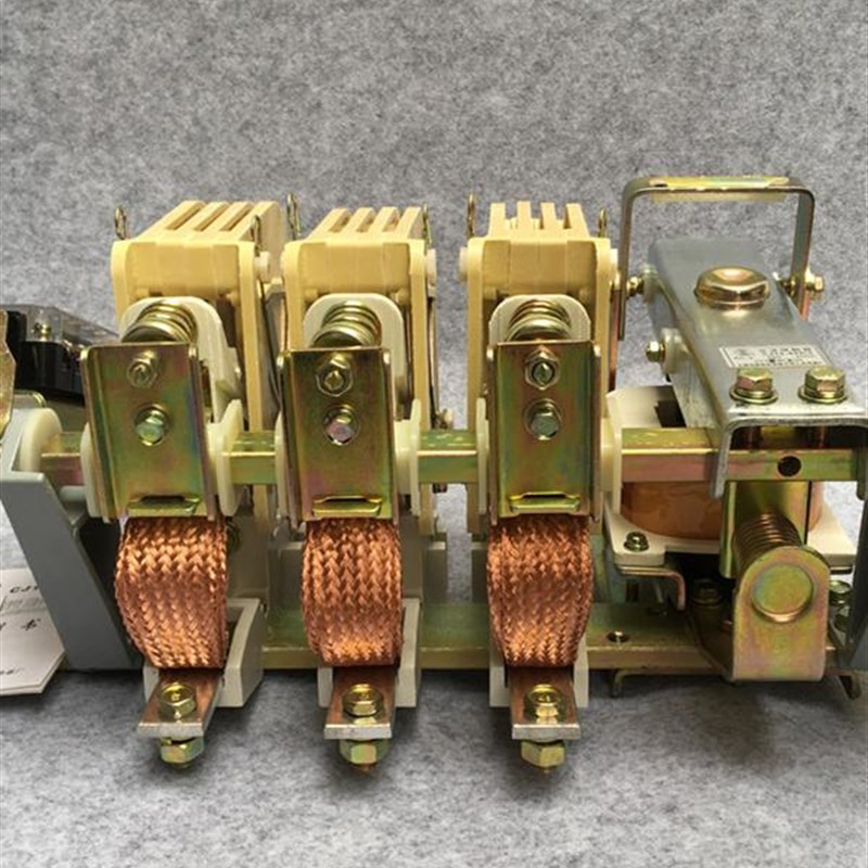 低压交流接触器CJ12-400/3上海人民接触器38N0V CJ12-250A