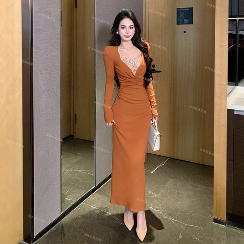 冰冰私服 V领亮片褶皱修身显瘦高级长袖连衣裙气质优雅女装