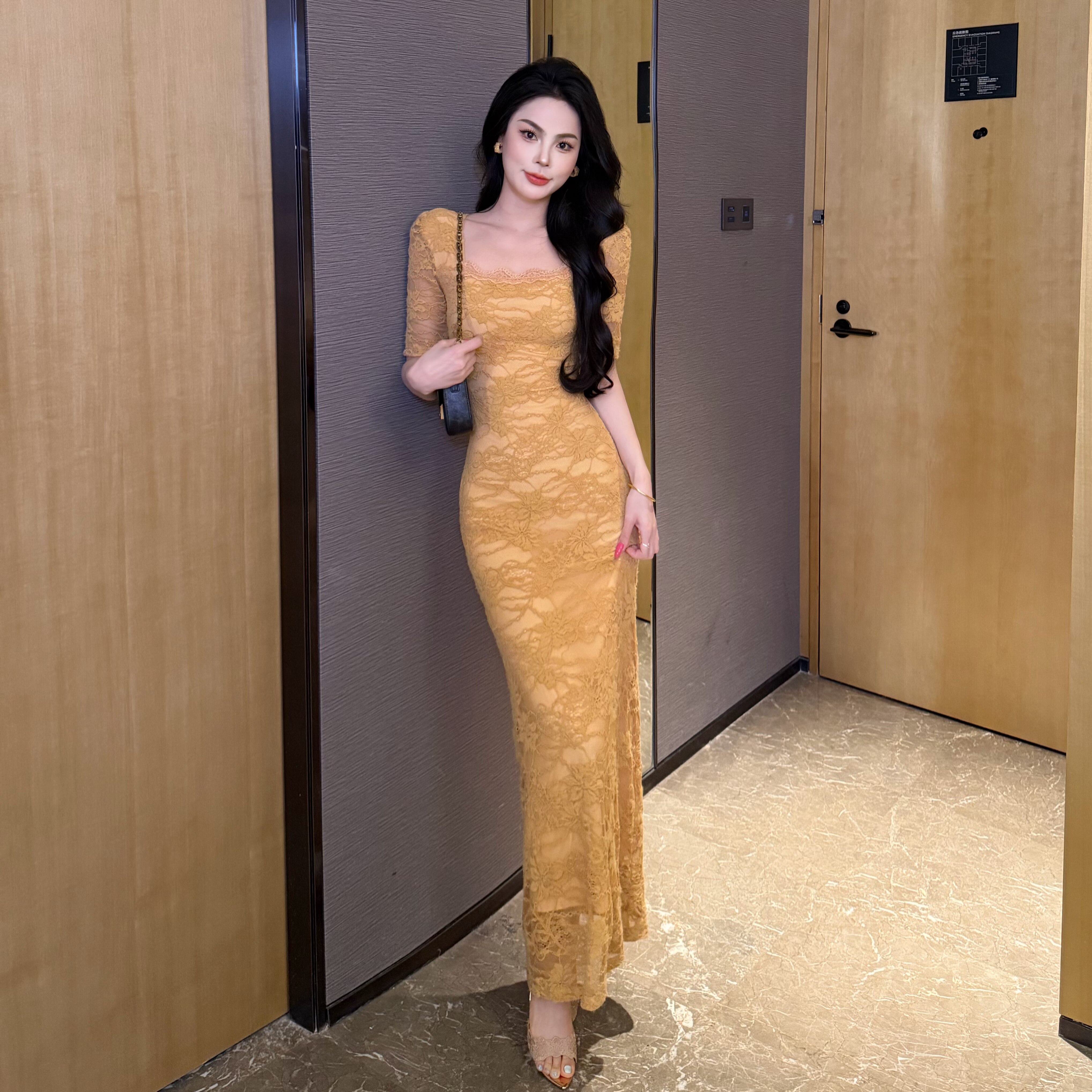 夏季蕾丝气质绝美纯欲修身方领包臀长裙显瘦