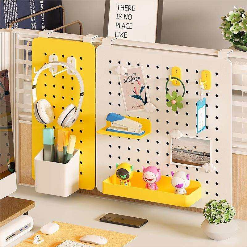 洞洞板办公桌面免打孔工位置物架悬挂书桌收纳神器办公室屏风隔板