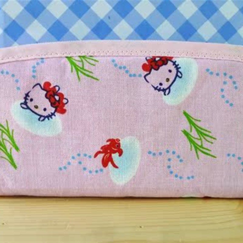 Hello Kitty 凯蒂猫~化P妆包/笔袋-金鱼