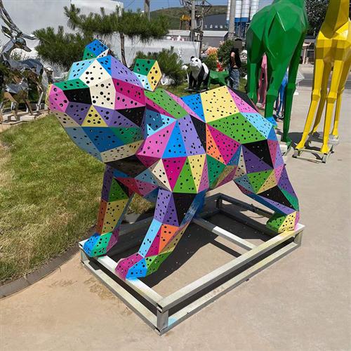 不锈钢彩色切面熊雕塑金属镂空发光几何动物造型户外园林落地摆件