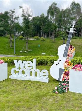 户外大提琴摆件玻璃钢音乐人艺术雕塑酒吧地产商业街公园婚庆装饰