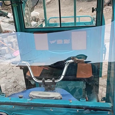 电动三轮车挡风板雨棚前挡风玻璃改装高清透明前挡雨板塑胶耐力板