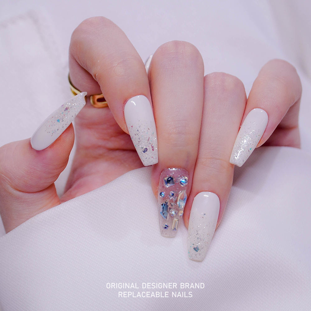 再变 冰雪公主美甲纯手工穿戴甲高级感手工白底闪钻美甲中梯ZB101