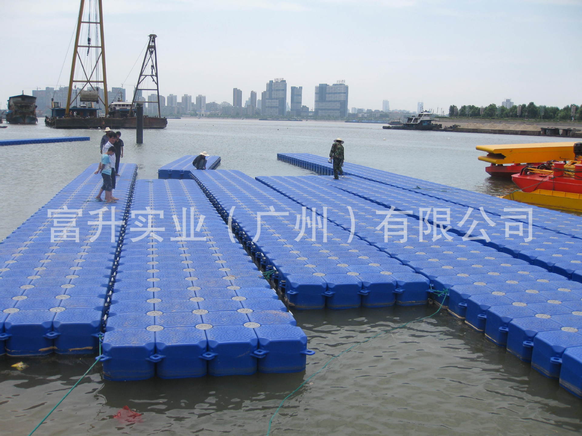 厂家承接/吹塑加工/出租售卖浮筒码头水上平台浮桥浮台