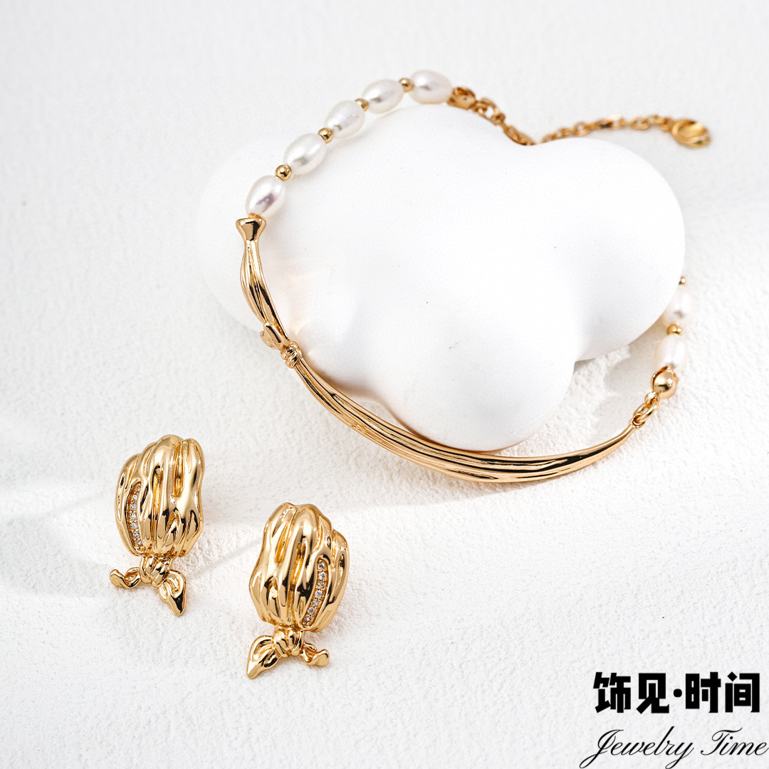 法式高级感原创设计丝巾锆石耳环女气质天然珍珠手链复古轻奢配饰