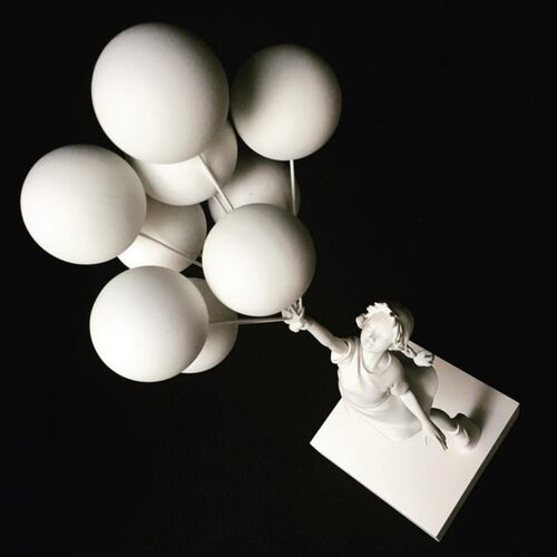 极速Banksy班克西治愈系雕塑放飞x气球的女孩摆件Flying Balloons