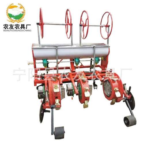 2垄四行花生膜上点播机甘肃礼县3行玉米播种机鸭嘴打孔Z免扣膜曲