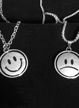 翻转旋转笑脸项链双面表情哭脸项链合金欧美嘻哈街头情侣吊坠男女