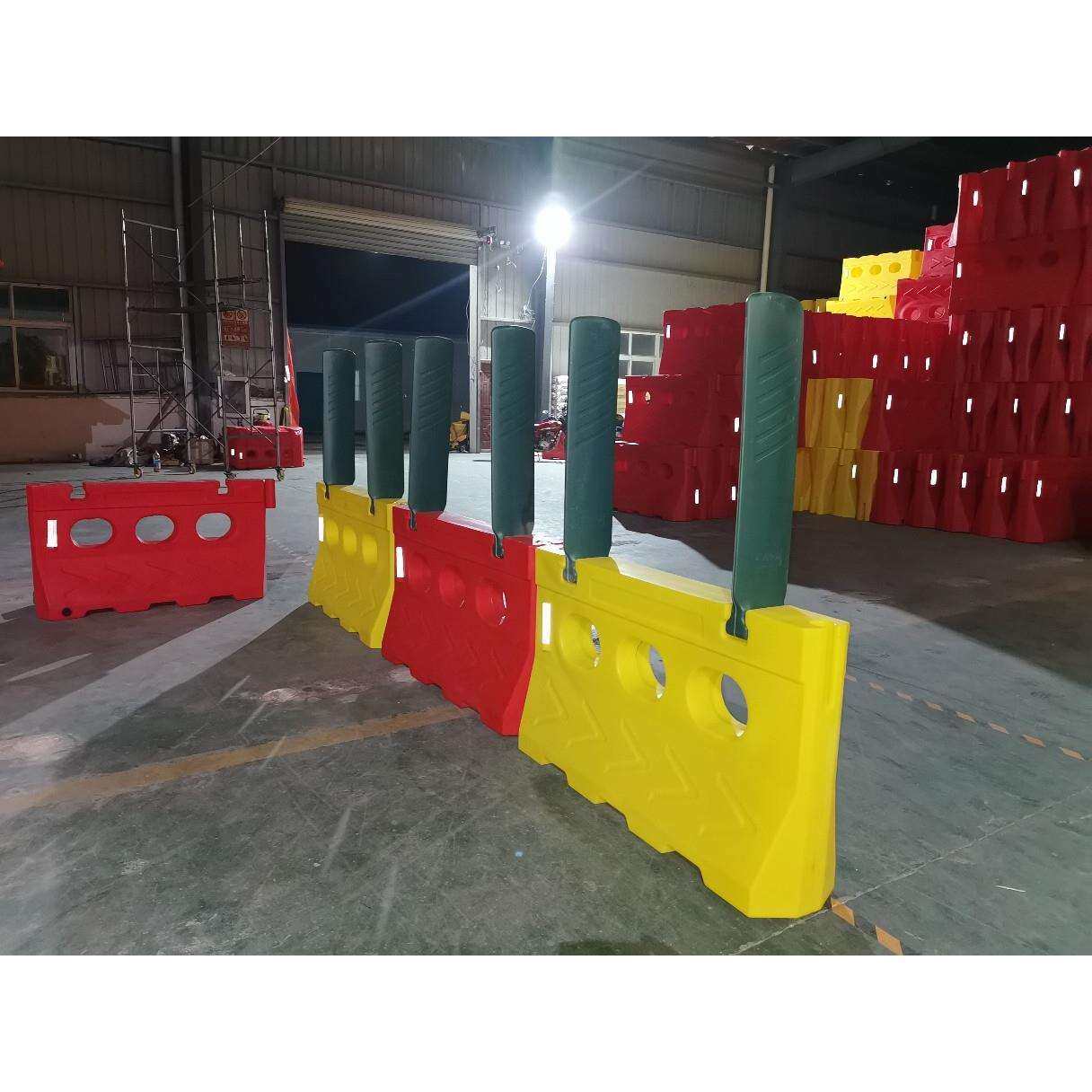 滚塑三孔水马1400x750-7公斤