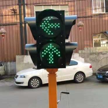 太阳能移动信号灯方向指示灯交通信号指示灯红灯和绿灯和黄灯