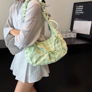 日韩小清新绿色格纹腋下包女2026百搭蝴蝶结褶皱单肩包帆布少女风