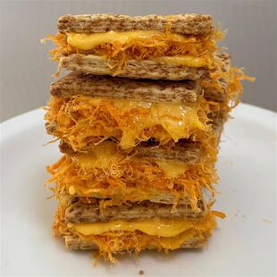 手工咸蛋黄肉松牛轧酥方块酥网红糕点小吃休闲台湾零食特产下午茶