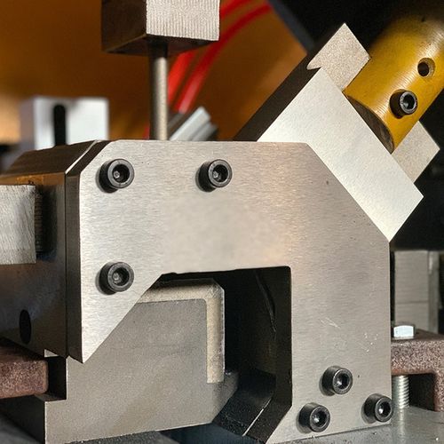 极速新品角钢角铁不锈钢数控冲孔机床z 全自动冲孔机X 角钢打孔断