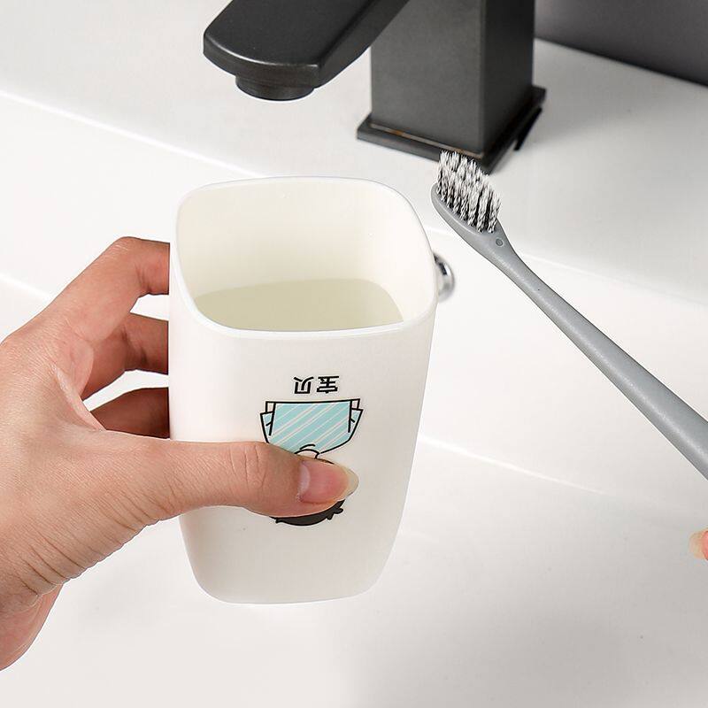 免钉挂墙简约白色漱口杯架可拆洗牙刷杯壁挂洗漱杯子收纳架