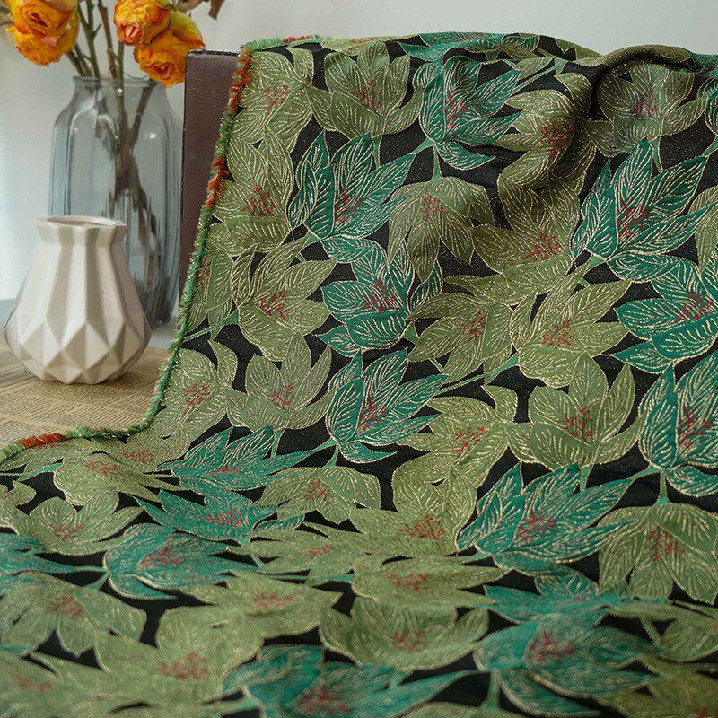 新款黑底b绿叶红芯辅料窗帘箱包提花布春秋金丝挺括蓬蓬裙装饰面