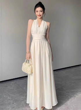 法式气质修身显瘦挂脖连衣裙女2025年夏季新款收腰度假风无袖长裙