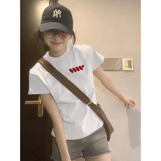 2025夏季新款爆款白色正肩短袖t恤女ins潮欧货洋气体恤衫圆领上衣