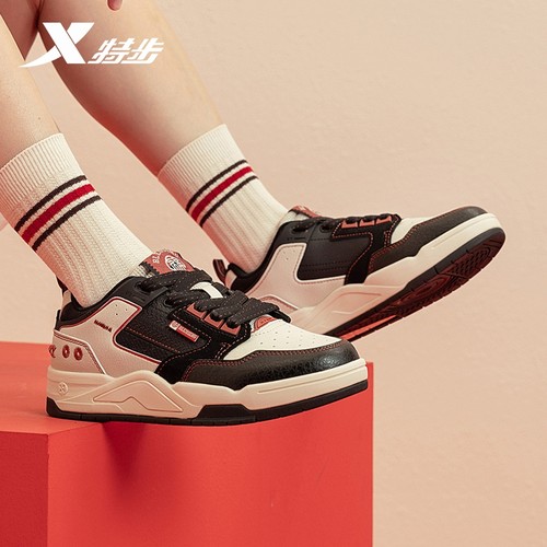 特步2024冬季新款皮面休闲板鞋