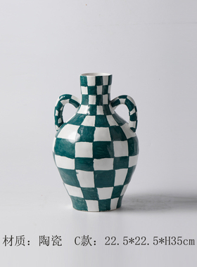 北欧简约手绘几何黑白格圆点陶瓷双E耳花瓶摆件现代样板间花器装
