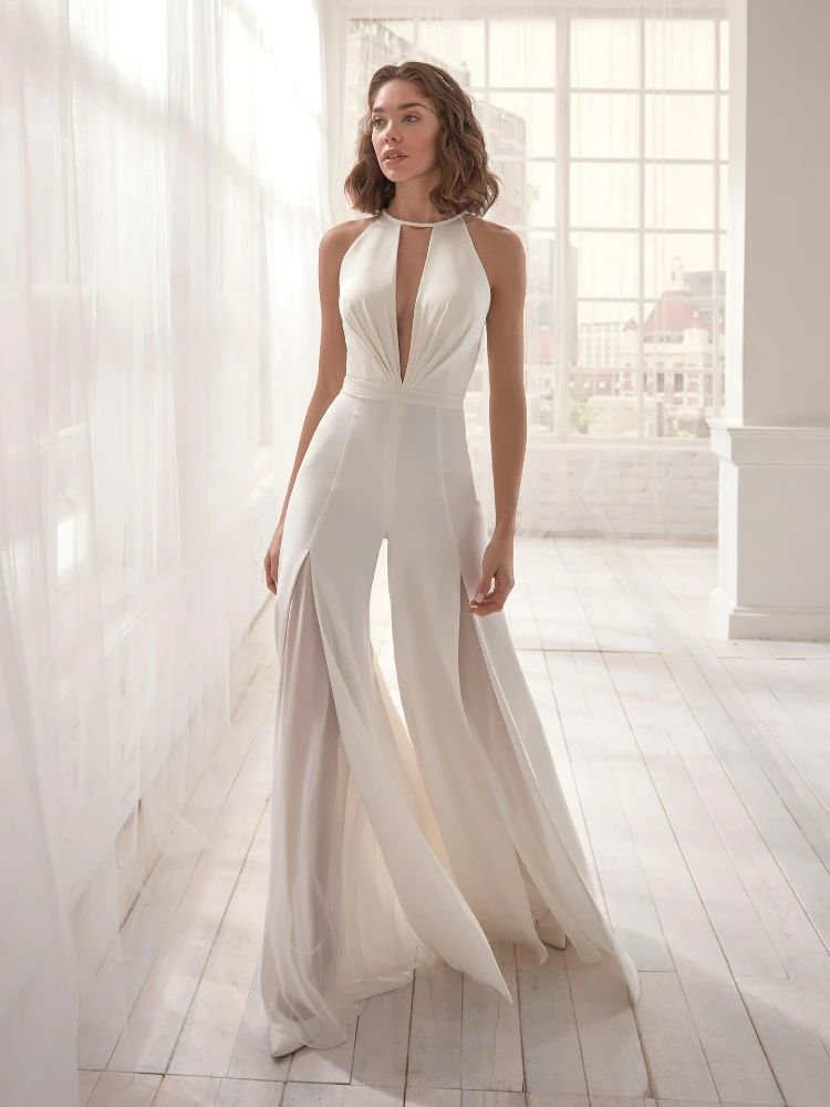 Deep V-neck hanging neck casual jumpsuit 深V领挂脖休闲连体裤