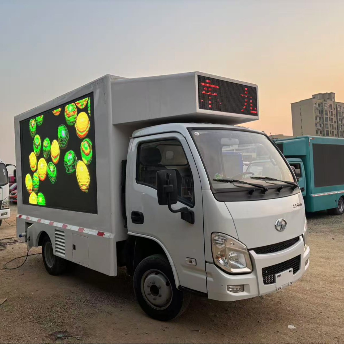 广告宣传车移动户外宣传展示车重汽蓝牌流动多功能广告车