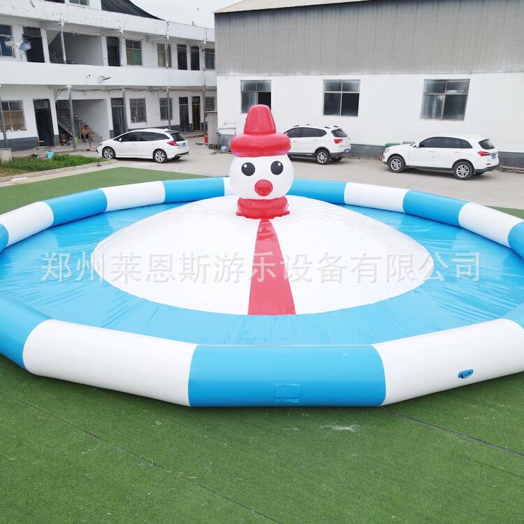 雪人造型水上充气跳床气模