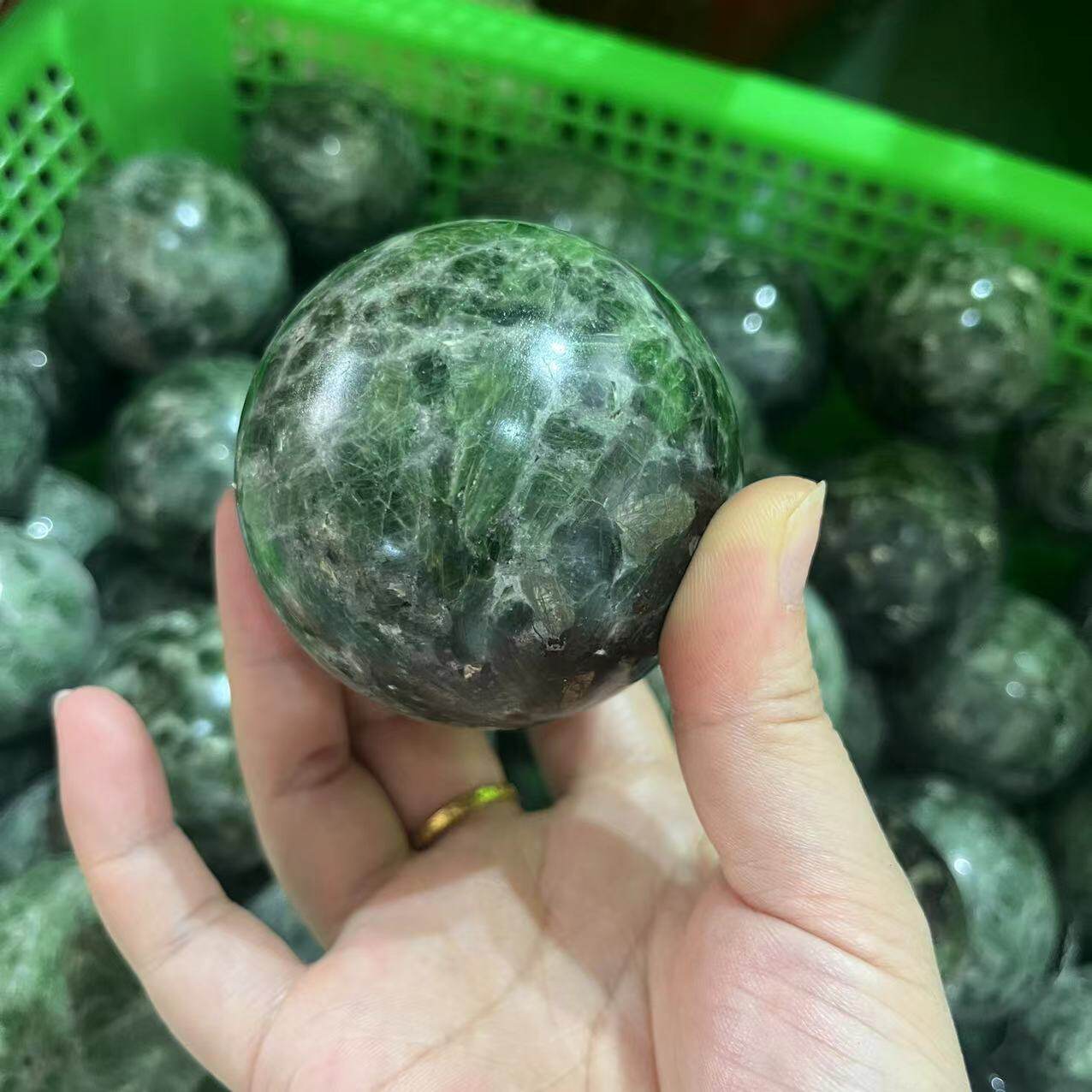 跨境热销天然水晶球透辉石按摩器健身球把玩件锻炼批发工艺品