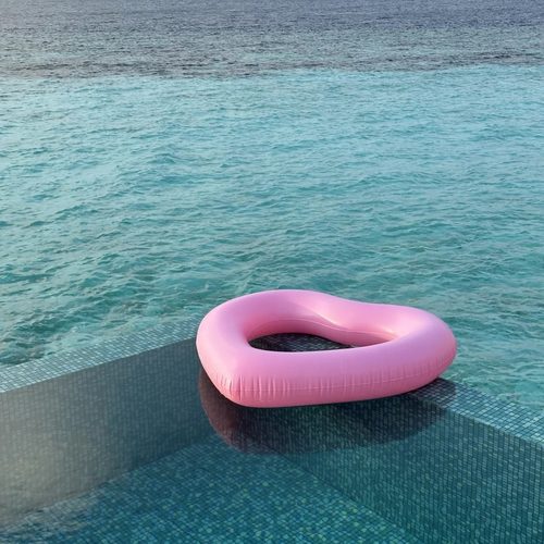 这个爱心游泳圈拍照真的太出片了