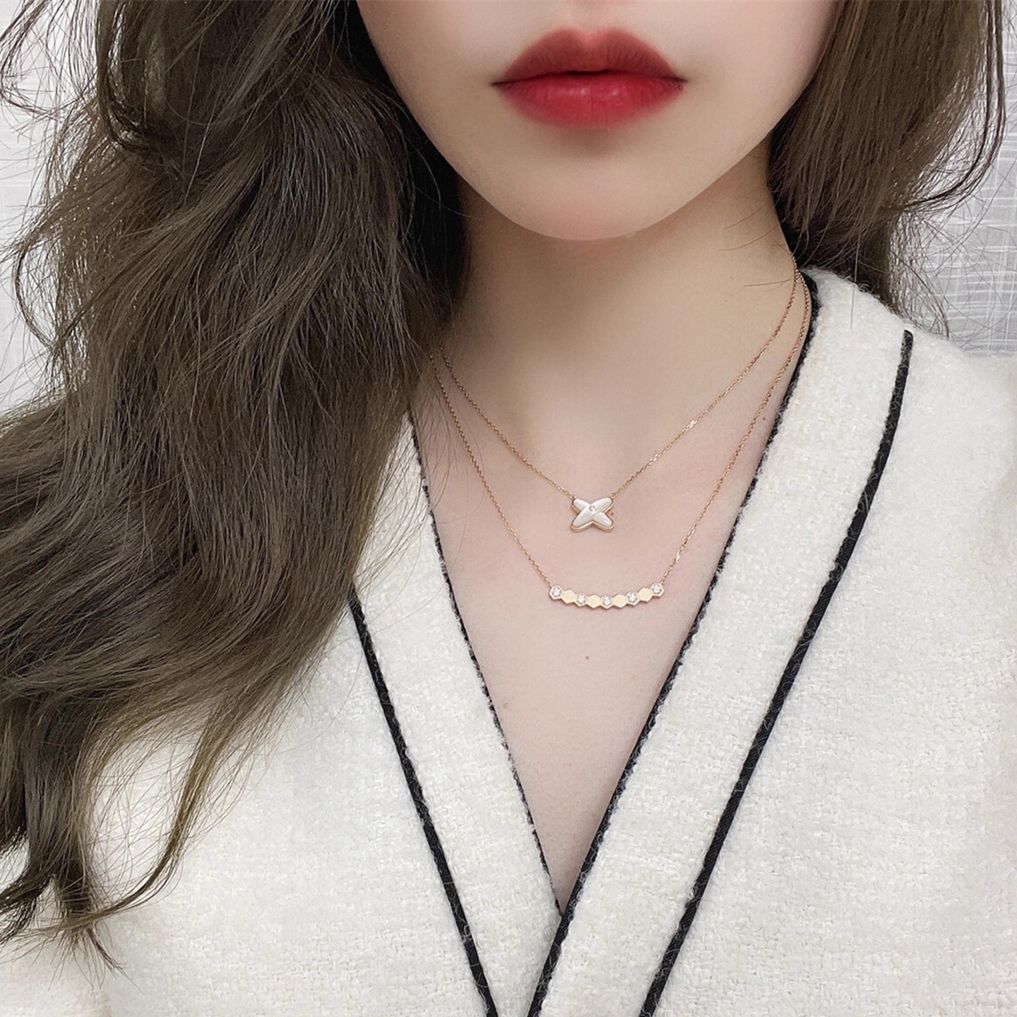 尚美铂爵18k金蜂巢波浪锁骨链