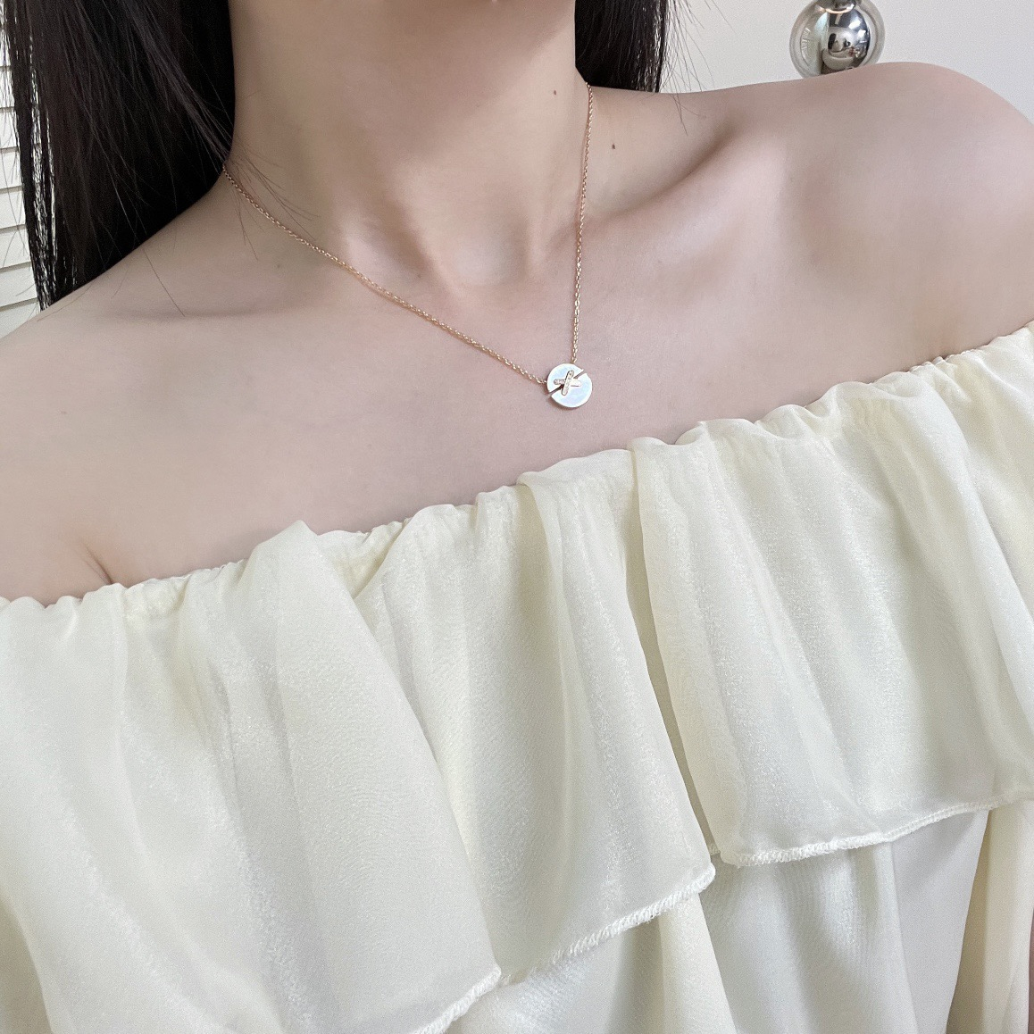 尚美伯爵18K金贝母锁骨链女