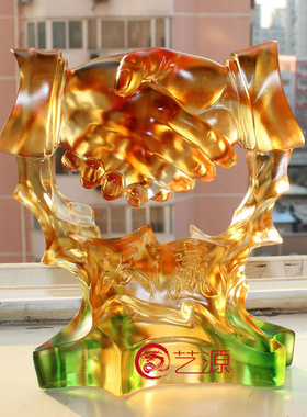 琉璃创意b家居装饰品办公桌摆件共创握手双赢客户商务合作纪念礼