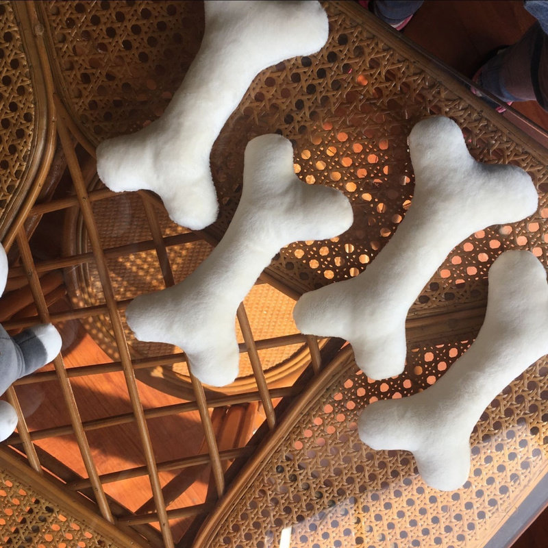 狗狗骨头骨头挂件毛绒狗狗啃咬猫咪宠物玩具大号靠枕小狗玩具