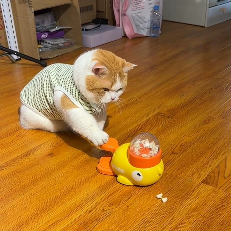 小黄鸭漏食猫咪玩具自嗨解闷逗猫棒宠物零食冻干发射器狗狗防打翻