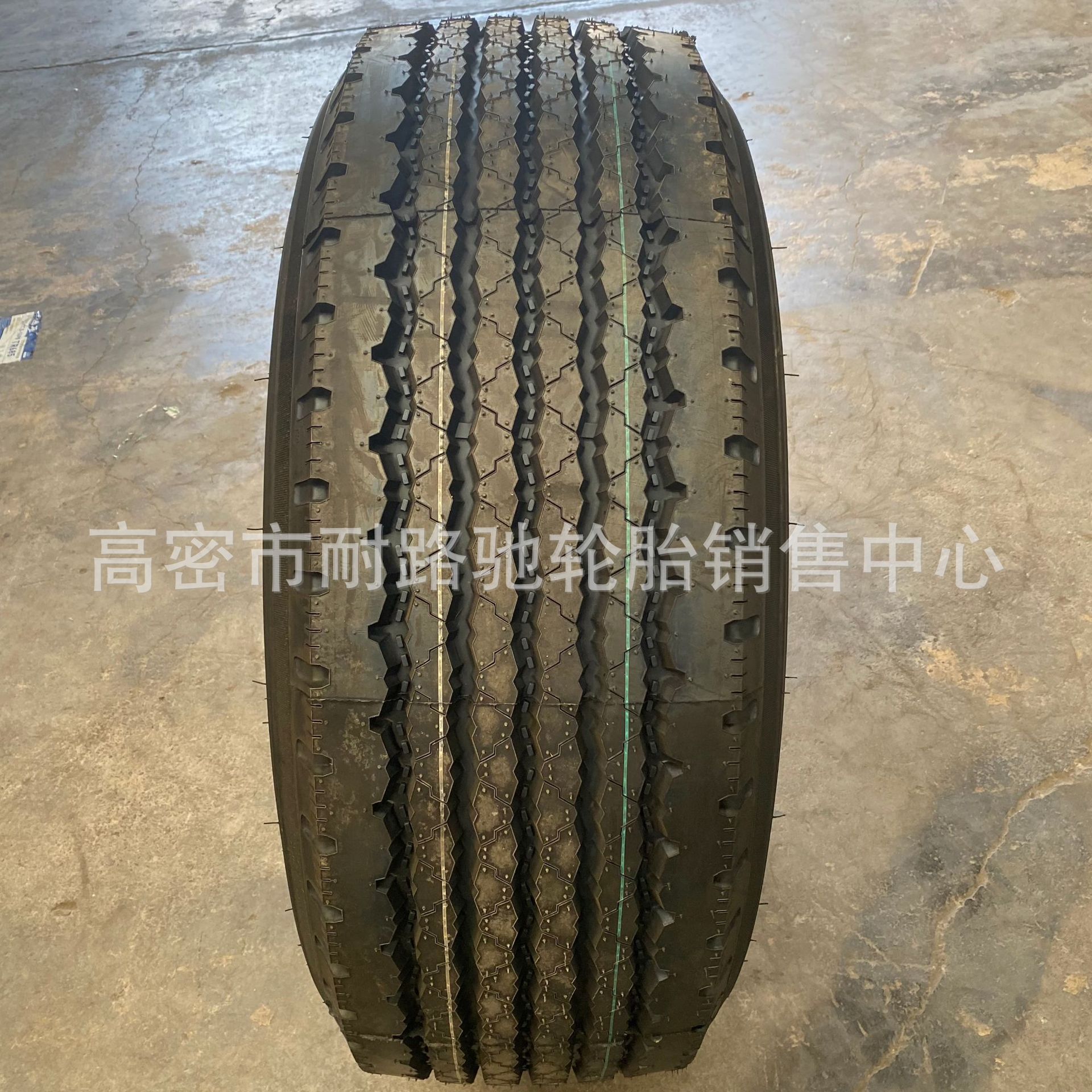 厂家直销385/65R22.5 315/80 295/80R22.5轮胎真空全钢丝胎卡车胎