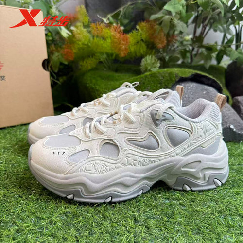 特步星野潮流老爹新款