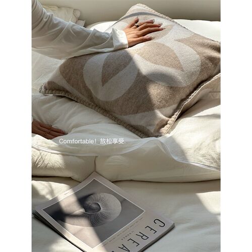 Texdream态度燕麦色羊绒系列抱枕盖毯J北欧轻奢沙发床头靠垫休闲