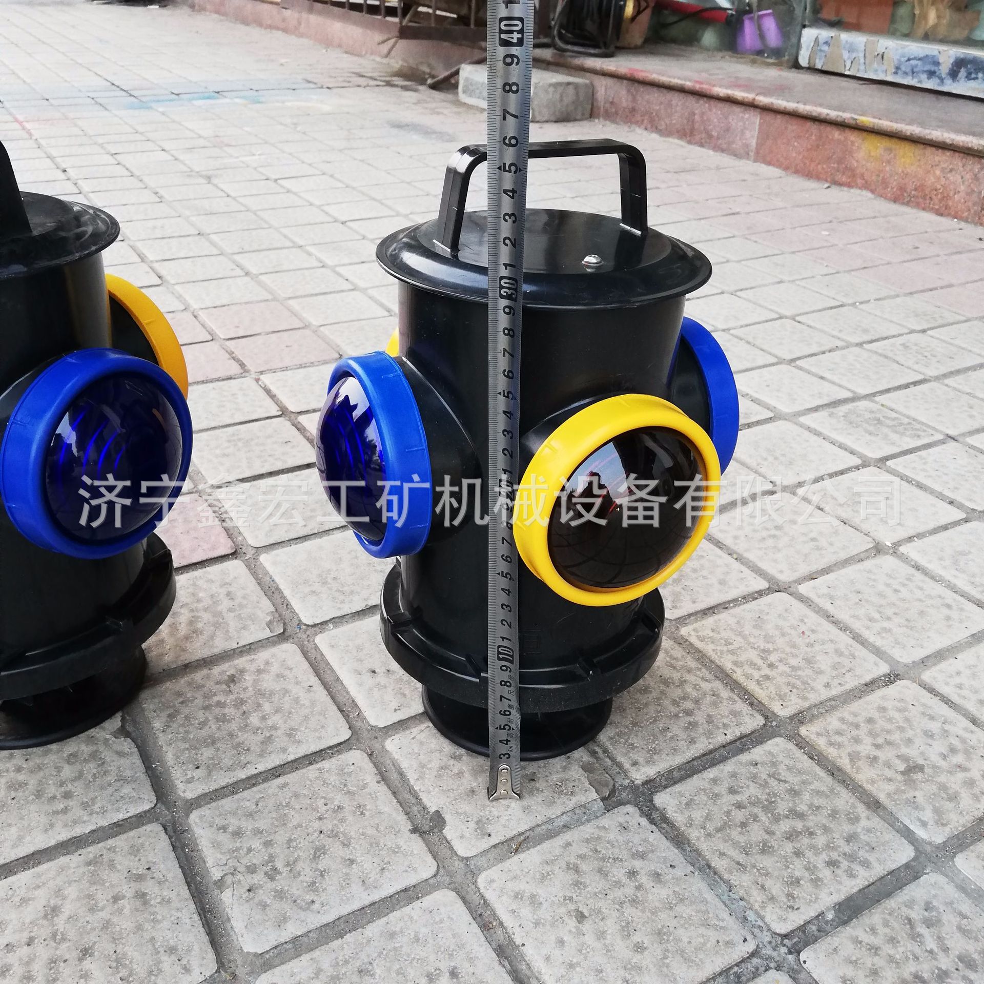 铁路道口的信号灯 道岔蓝黄脱轨器 手拿式充电式红白信号灯