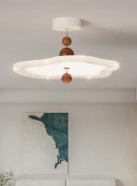 现代轻奢卧室吊灯中古风水晶吸顶灯胡桃木色房间灯中山灯具吸顶灯