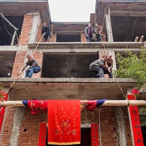 极速新房入伙自建房农村上梁大吉用E品上梁下红布挂布帘喜庆好兆