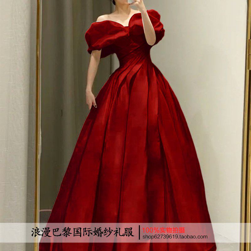 极速红色缎面一字肩婚纱礼服高贵显瘦G坐床新娘大摆舞台答谢晚宴
